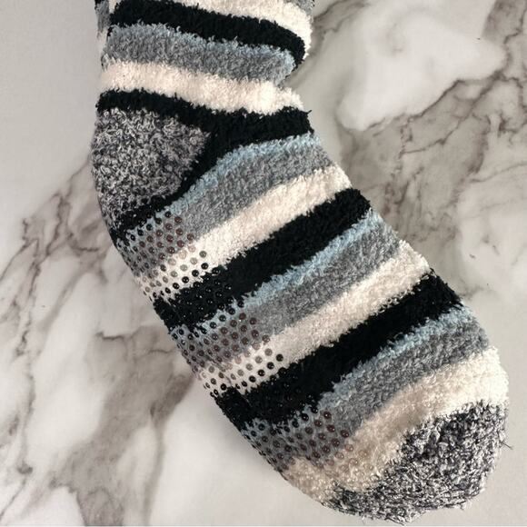 NWT Cuddl Duds Sherpa Lined Lounge Socks Blue Black Stripe Stocking Stuffer XMAS - Picture 3 of 7